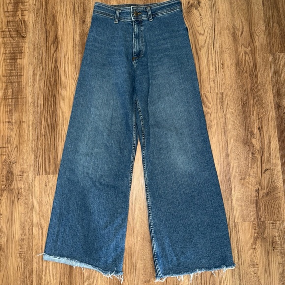 Zara Denim - Zara High Waisted Wide Leg Relaxed Jeans Sz 6 Medium Wash Raw Hems Stretch